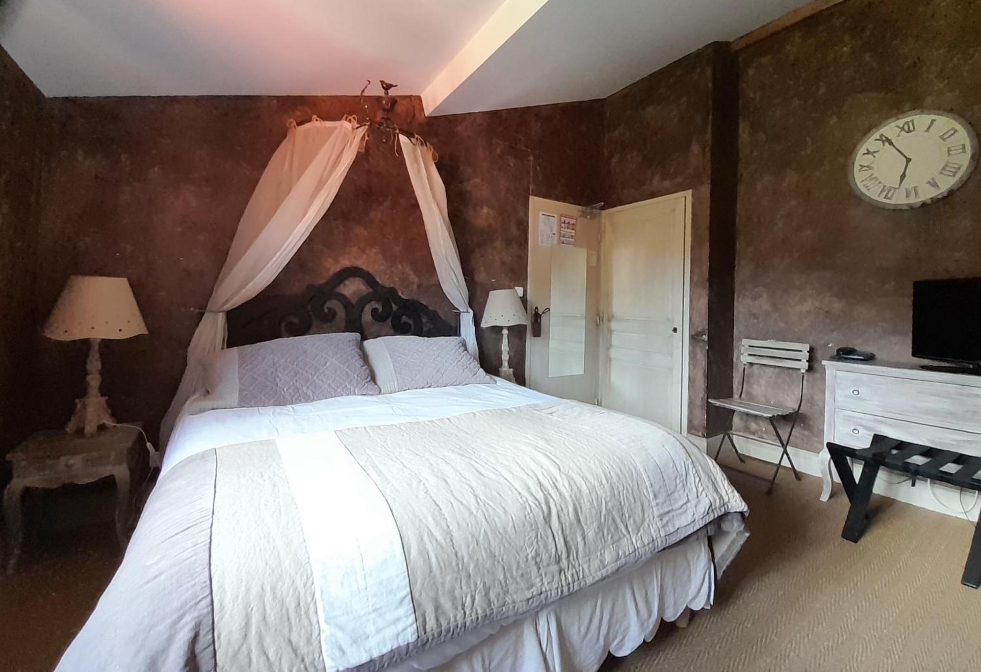 Les Jardins De La Tour Hotel ชาตีลง-ซูร์-ชาลาโรนน์ ภายนอก รูปภาพ
