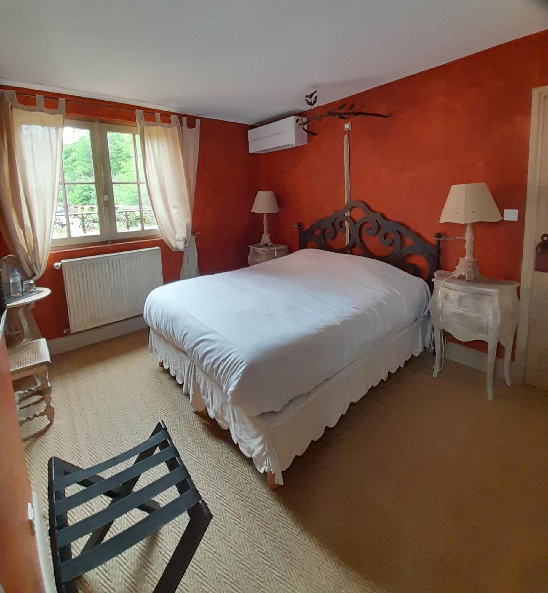 Les Jardins De La Tour Hotel ชาตีลง-ซูร์-ชาลาโรนน์ ภายนอก รูปภาพ