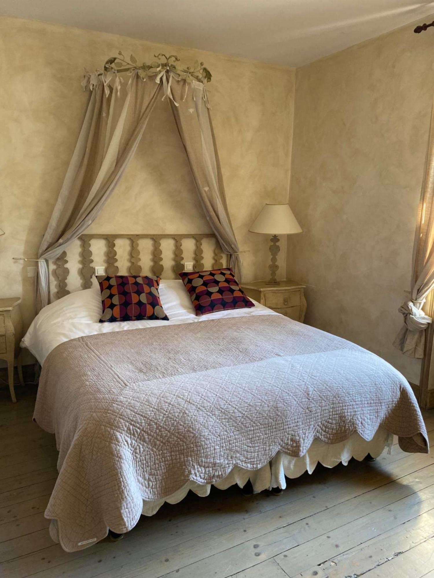 Les Jardins De La Tour Hotel ชาตีลง-ซูร์-ชาลาโรนน์ ภายนอก รูปภาพ